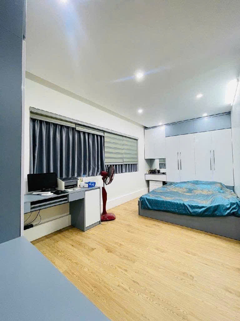 CHỈ PHẢI BỎ RA 6.8 TỶ SỞ HỮU NGAY CĂN NHÀ NẰM TRÊN PHỐ TRUNG KÍNH XÂY 5 TẦNG DT 35M2